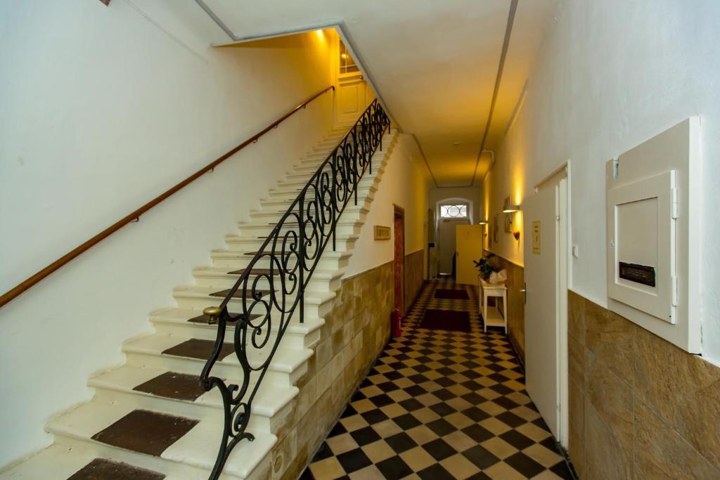 studio-mit-eigenem-badezimmer-ausserhalb-des-zimmers-5