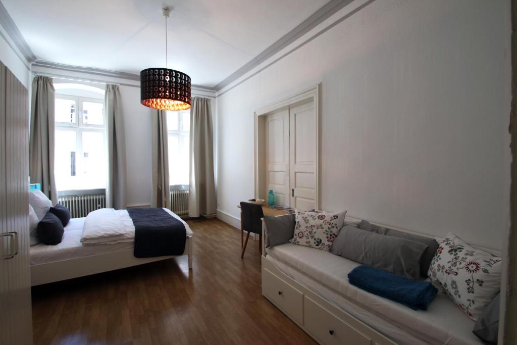 studio-mit-eigenem-badezimmer-ausserhalb-des-zimmers